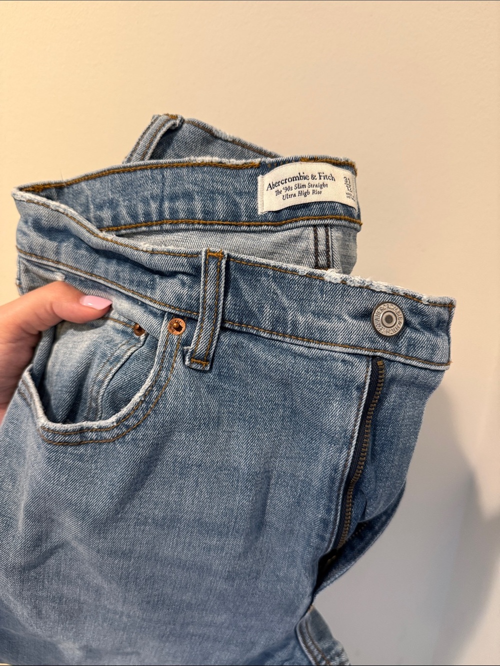 Abercrombie & Fitch Light Wash High-Rise Women’s Jeans